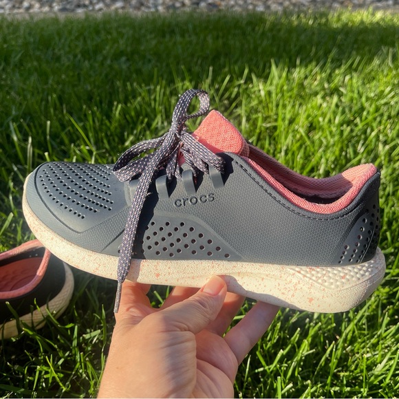 Crocs LiteRide Pacer Lace Up Comfort Shoes WOMENS  Navy Blue White Pink Size 9 - Picture 1 of 11